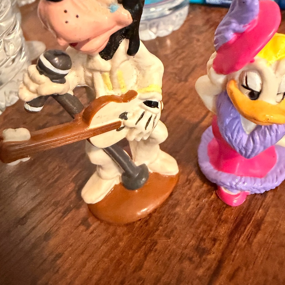 Disney Goofy and Daisy Duck Mini Figures Set - White, Brown, Pink, Purple